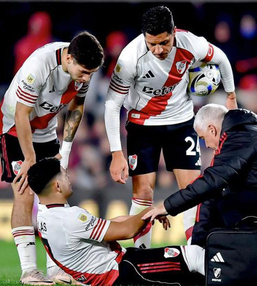 Maxi Salas se perdería la ida en Libertadores