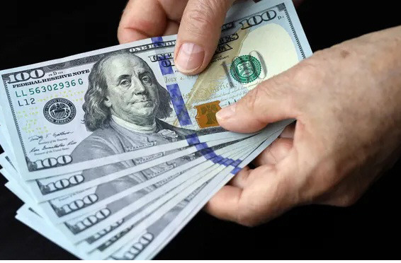 Se largó la guerra de tasas para captar los plazos fijos en dólares