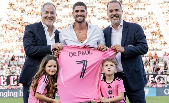 La presentación de Rodrigo De Paul en Inter Miami: su frase a los hinchas y la pancarta que le dedicaron