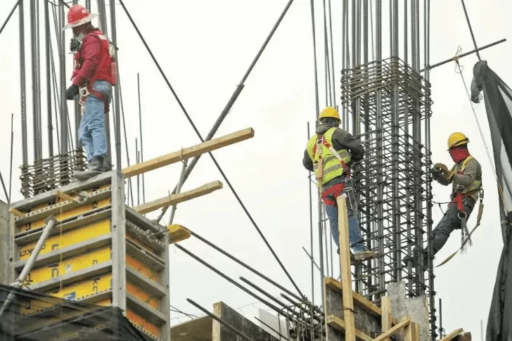 La construcción mejoró levemente en agosto, según el INDEC