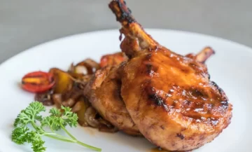 Cómo preparar una exquisita chuleta de cerdo marinada con cerveza