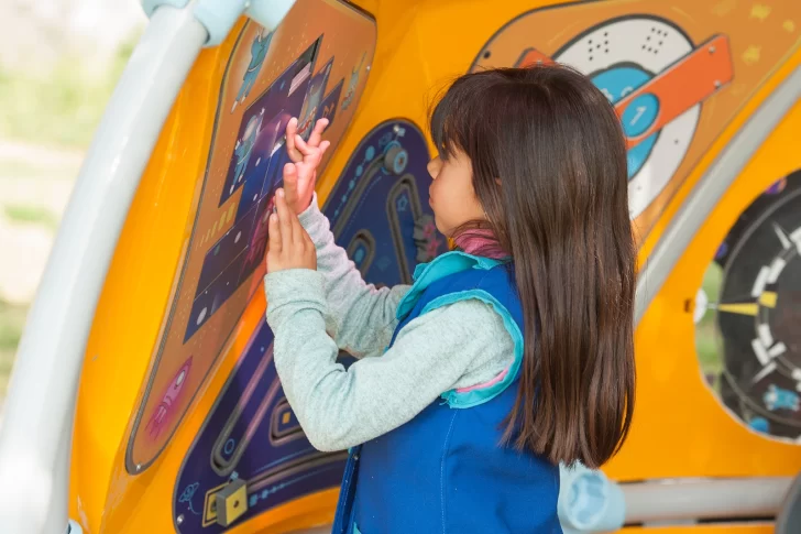 Los aparatos que llegaron para aprender en pleno recreo