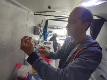 Ya fueron unas 1.000 personas al vacunatorio móvil, que ahora irá a la periferia