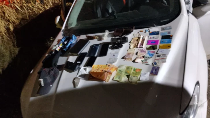 Asalto, persecución y secuestro de dinero, drogas y cartuchos de pistola Asalto, persecución y secuestro de dinero, drogas y cartuchos de pistola