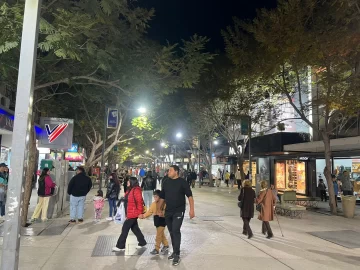 Mucho movimiento en el centro en la previa del Día del Amigo y en el cierre del receso invernal Mucho movimiento en el centro en la previa del Día del Amigo y en el cierre del receso invernal