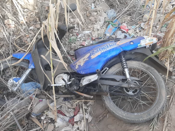 Recuperaron una moto robada que estaba oculta en un cañaveral Recuperaron una moto robada que estaba oculta en un cañaveral