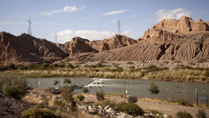 Por tareas en las compuertas del dique, piden precaución sobre el uso del caudal del Río San Juan Por tareas en las compuertas del dique, piden precaución sobre el uso del caudal del Río San Juan