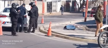 Un hombre caminaba por una vereda en Chimbas, se desplomó y murió: investigan las causas Un hombre caminaba por una vereda en Chimbas, se desplomó y murió: investigan las causas