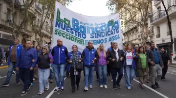 Los bancarios acordaron un nuevo aumento salarial atado a la inflación: en cuánto quedó el sueldo mínimo Los bancarios acordaron un nuevo aumento salarial atado a la inflación: en cuánto quedó el sueldo mínimo