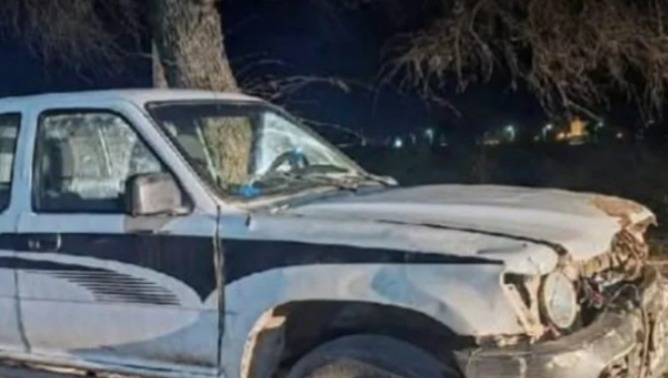 Tragedia: murió un bebé aplastado por una camioneta que ayudaban a empujar Tragedia: murió un bebé aplastado por una camioneta que ayudaban a empujar