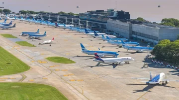 Paro de controladores aéreos: en qué días y horarios se verán afectados los vuelos