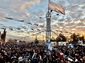 Con desfile y música, 9 de Julio celebró el Día de la Independencia Con desfile y música, 9 de Julio celebró el Día de la Independencia