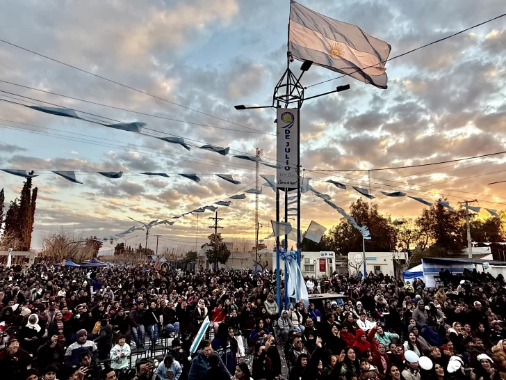 Con desfile y música, 9 de Julio celebró el Día de la Independencia Con desfile y música, 9 de Julio celebró el Día de la Independencia