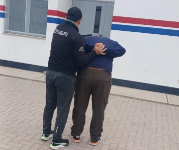 Cayó un hombre que robó un casco cerca del Penal y quedó filmado