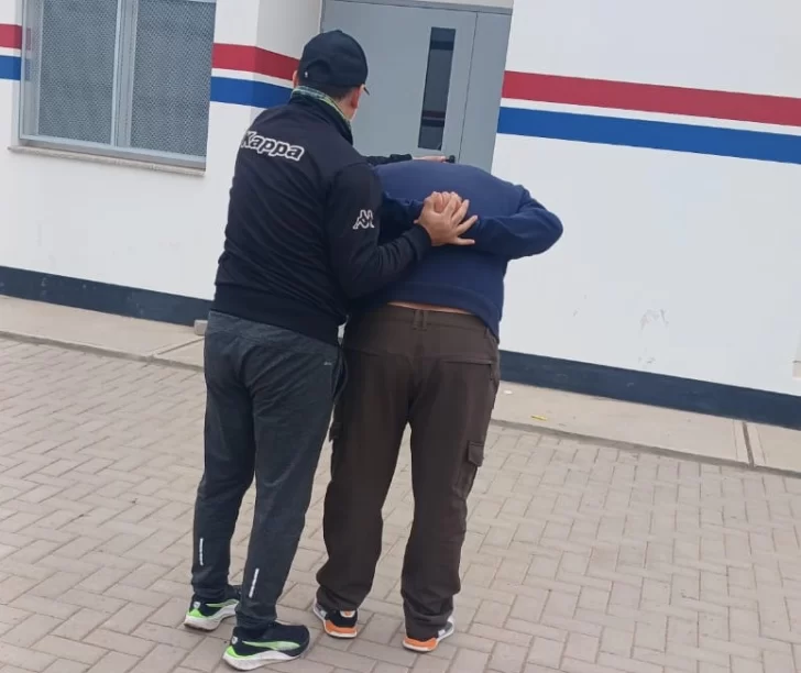 Cayó un hombre que robó un casco cerca del Penal y quedó filmado