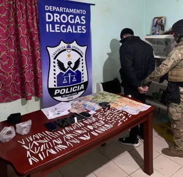 Atrapan a un narco con un “combo” de drogas listo para la venta Atrapan a un narco con un “combo” de drogas listo para la venta