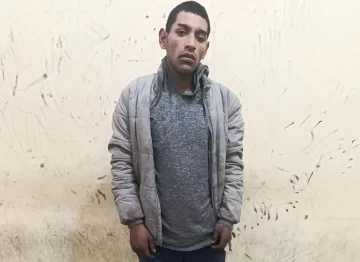 Intentó robar una rueda y terminó detenido Intentó robar una rueda y terminó detenido