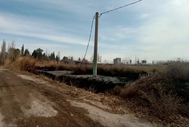 Vecinos de Médano de Oro sin luz por un incendio que quemó postes del tendido eléctrico