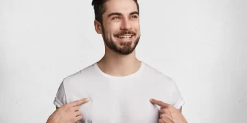 Qué es el síndrome de Simón, el rasgo emocional que crece en los hombres jóvenes