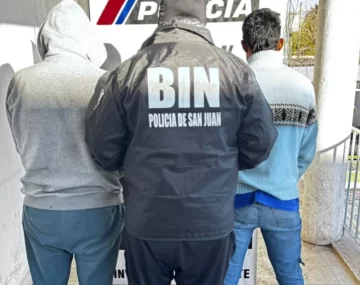 Cayeron dos ladrones que asaltaban comercios en moto y uno era buscado por estafas Cayeron dos ladrones que asaltaban comercios en moto y uno era buscado por estafas