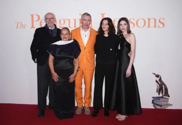 mica-y-elenco-728x504