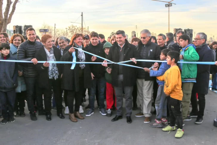 Orrego inauguró obras de pavimento en barrios de Santa Lucía