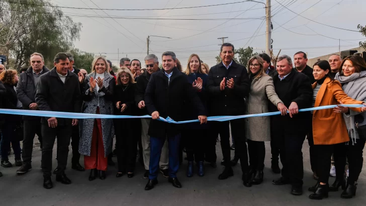 Marcelo Orrego inauguró la pavimentación de un popular barrio en Pocito