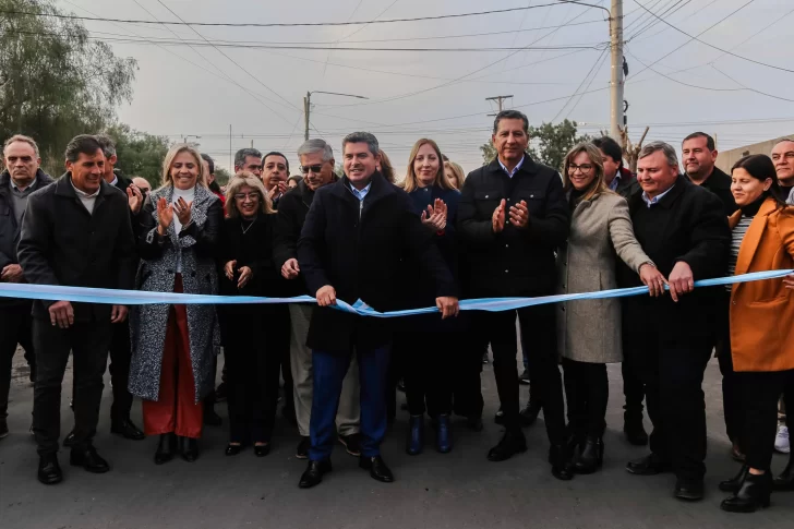 Marcelo Orrego inauguró la pavimentación de un popular barrio en Pocito