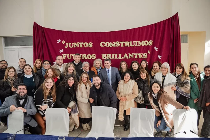 Orrego inauguró el nuevo edificio de la Escuela Blas Parera Orrego inauguró el nuevo edificio de la Escuela Blas Parera