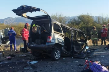 Choque frontal en la Ruta 38: murieron tres adultos y dos nenas están en estado crítico
