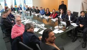 Gobernadores acorralan al Gobierno por recursos