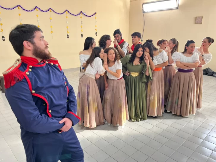 La Deolinda canta y baila en San Juan