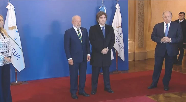 Milei amenaza con romper el Mercosur si no cambia rumbo