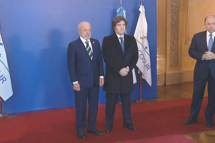 Milei amenaza con romper el Mercosur si no cambia rumbo