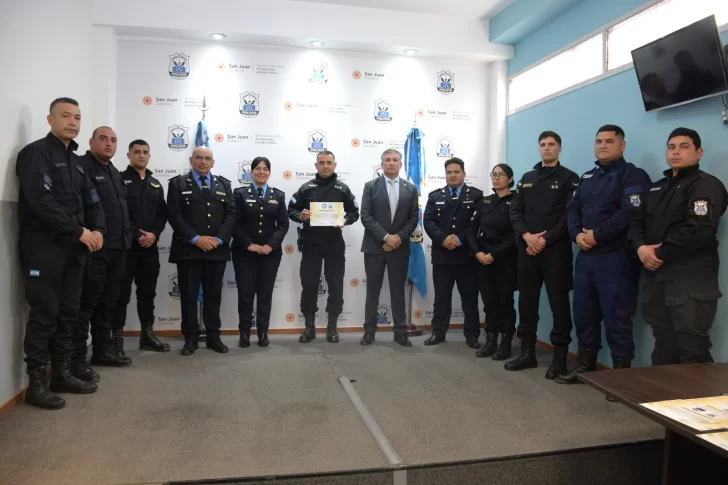 Efectivos de la Policía de San Juan recibieron un reconocimiento por su intervención en hechos destacados