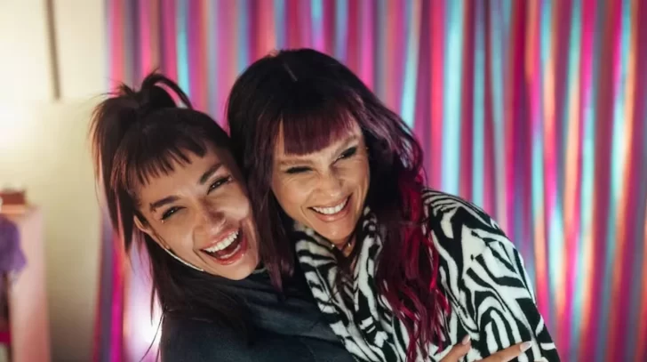 María Becerra y Valentina Zenere protagonizaron una escena hot en la serie “En el barro” María Becerra y Valentina Zenere protagonizaron una escena hot en la serie “En el barro”