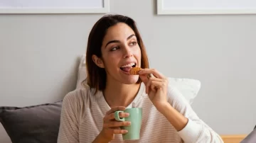 Según un especialista, desayunar después de las 9 puede aumentar los niveles de cortisol Según un especialista, desayunar después de las 9 puede aumentar los niveles de cortisol