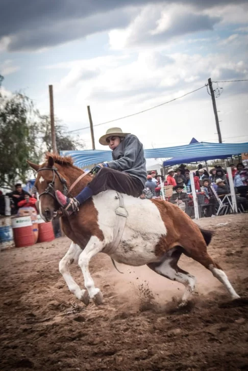 535003645_1191274359694185_144106143122107029_n-486x728