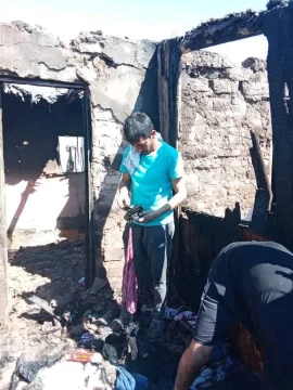 Las fotos y video del incendio que destruyó cinco viviendas en un asentamiento de Santa Lucía
