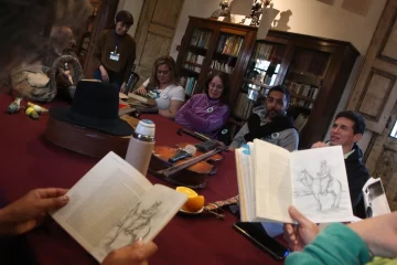 Un atrapante club de lectura para personas ciegas y con baja visión