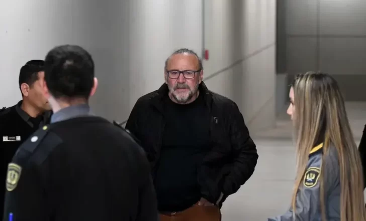 Preocupación por la salud de Cacho Garay: fue internado con un complejo cuadro y podrían amputarle un dedo Preocupación por la salud de Cacho Garay: fue internado con un complejo cuadro y podrían amputarle un dedo