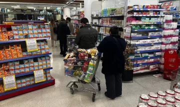 Crece la presión para trasladar a las góndolas la suba del dólar