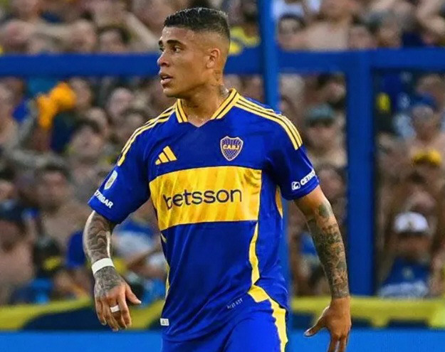 Ayrton Costa ya pide cancha