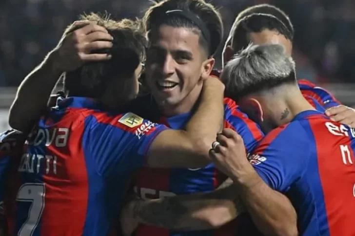 San Lorenzo ganó y es puntero