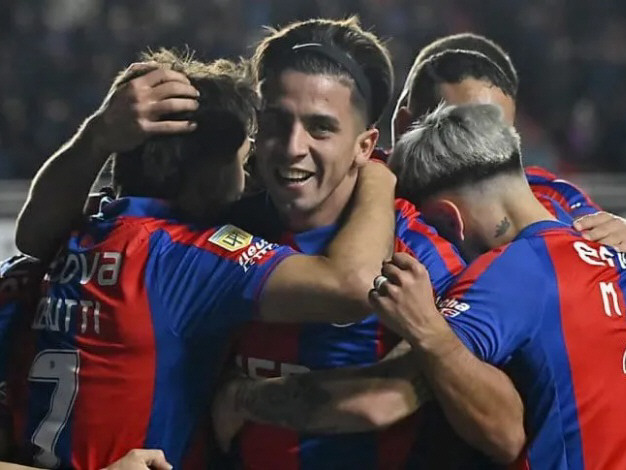 San Lorenzo ganó y es puntero