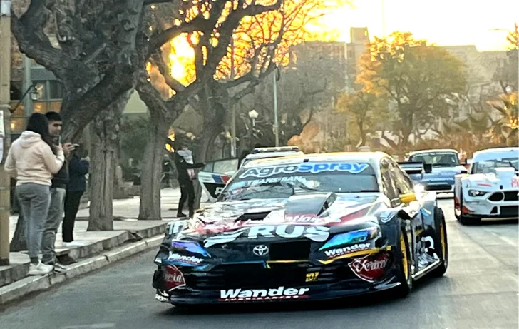 DCC090825-023F02-728x461