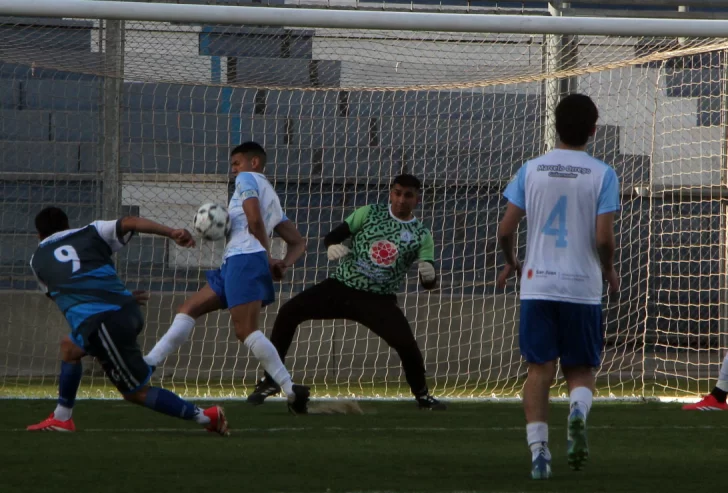 Con la ola de actividades suspendidas por el viento, ¿qué pasará con la gran final Albardón-Alvear por la Copa País?