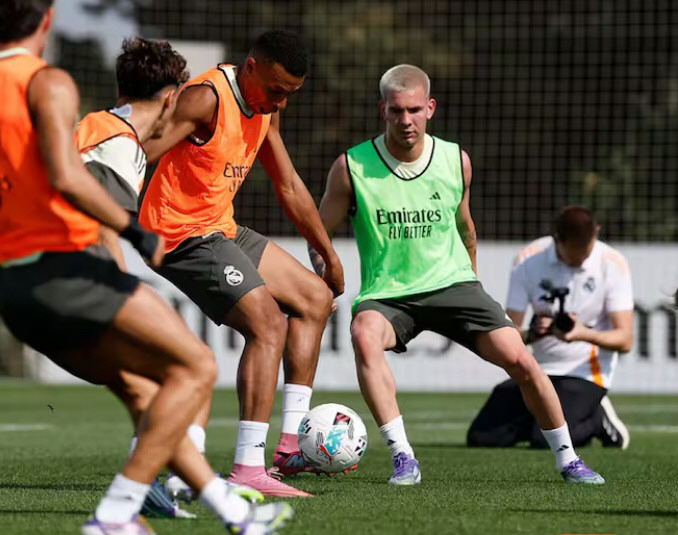 Mastantuono entre estrellas