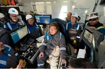 Venderán el mameluco YPF que viralizó Milei