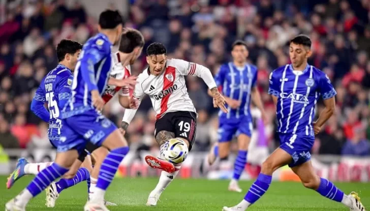 River Plate fue todo gol y es puntero